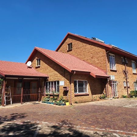 Southy Inn By The Lake Benoni Esterno foto