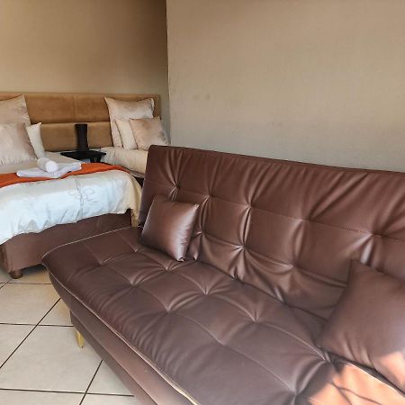 Southy Inn By The Lake Benoni Esterno foto