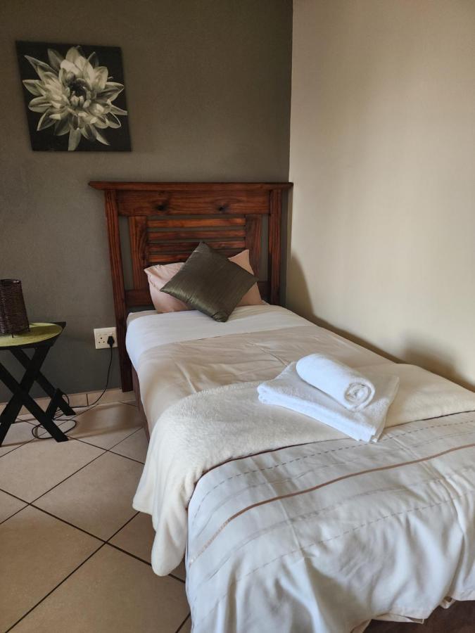 Southy Inn By The Lake Benoni Esterno foto