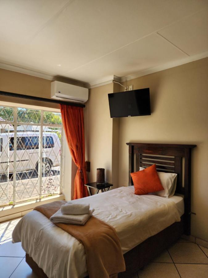 Southy Inn By The Lake Benoni Esterno foto