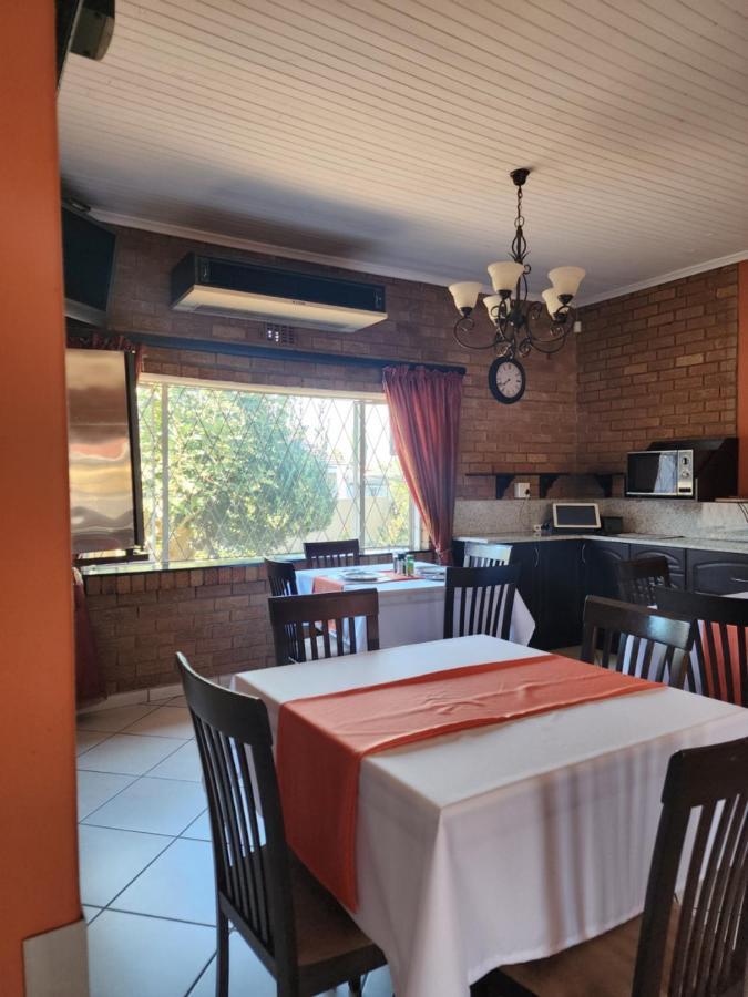 Southy Inn By The Lake Benoni Esterno foto