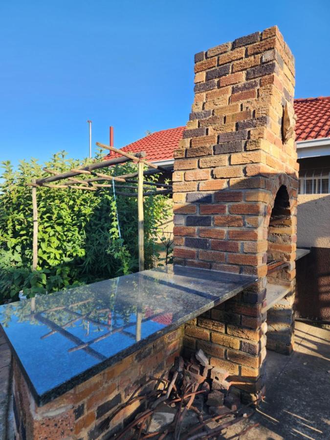 Southy Inn By The Lake Benoni Esterno foto