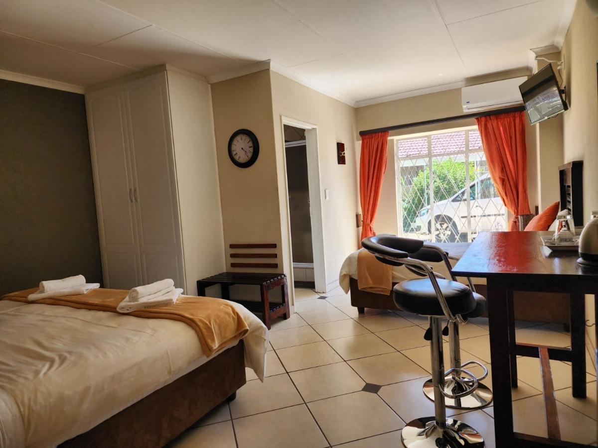 Southy Inn By The Lake Benoni Esterno foto