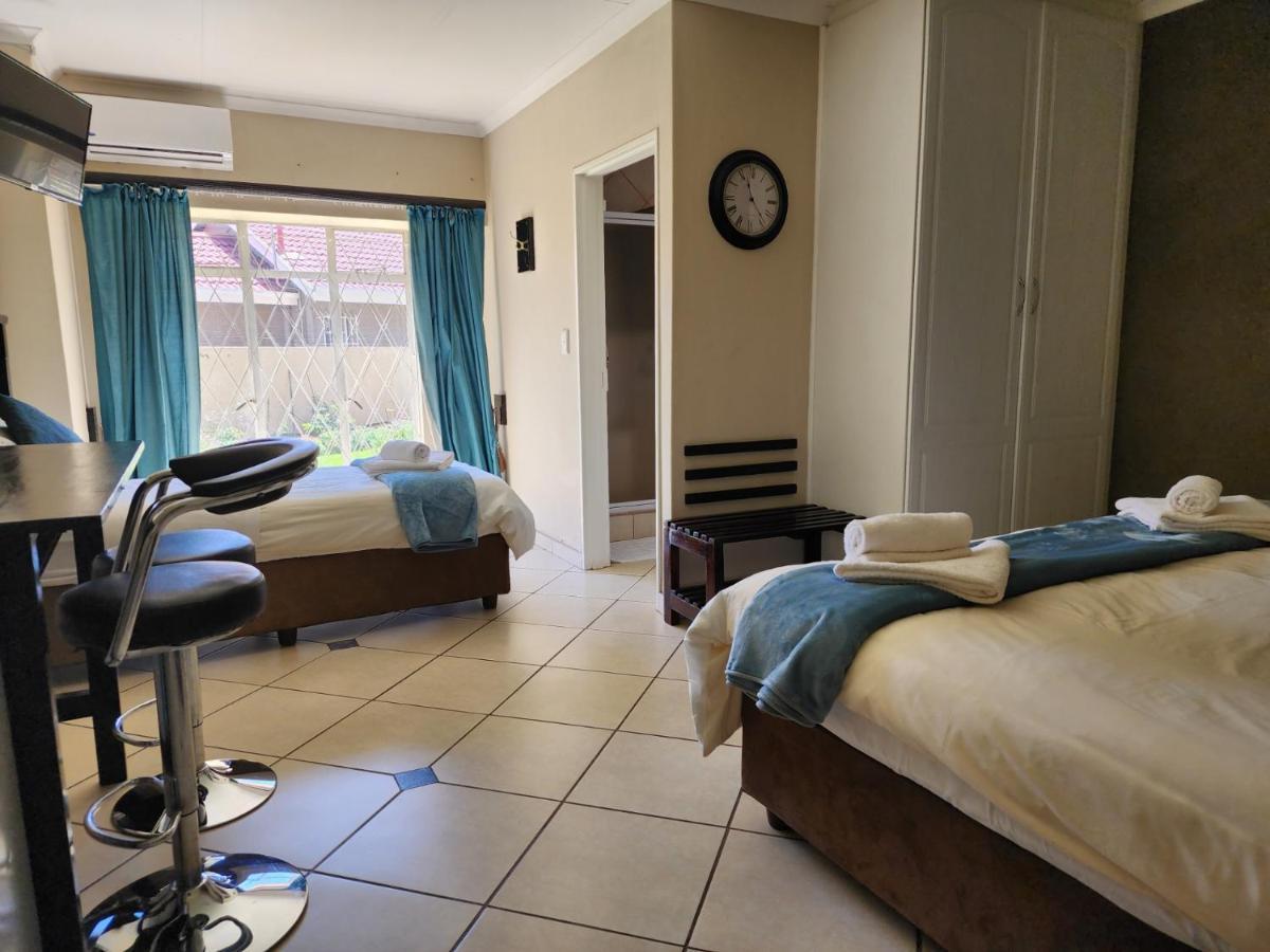Southy Inn By The Lake Benoni Esterno foto