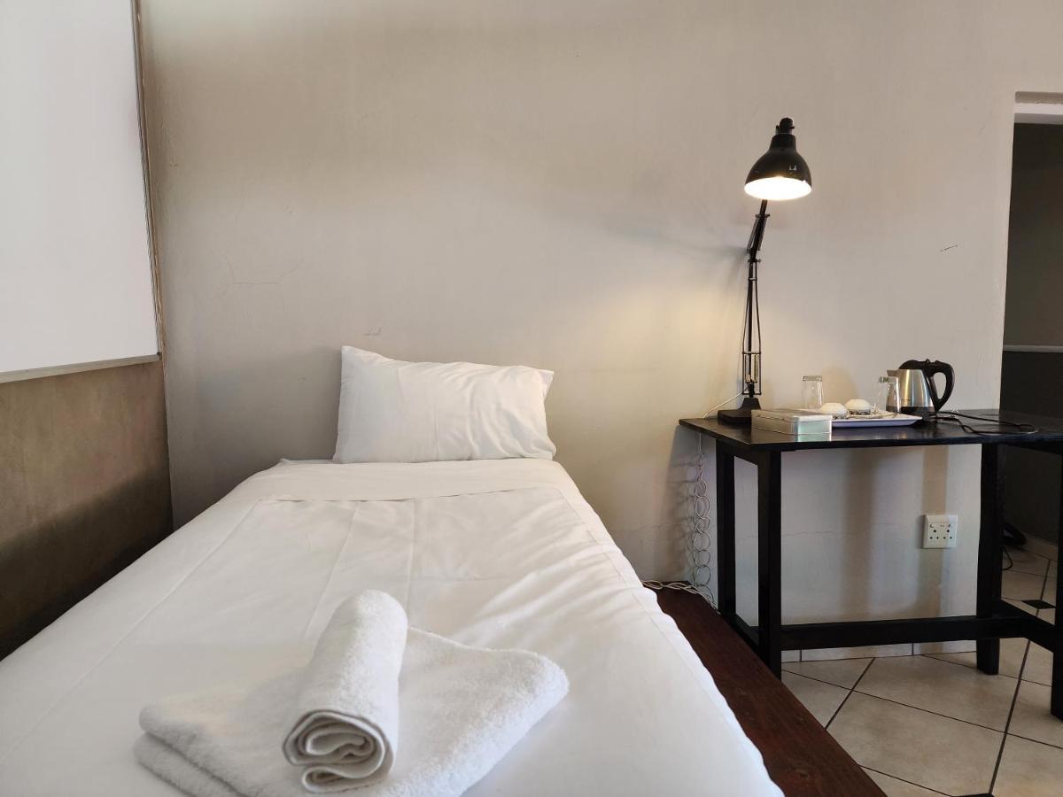Southy Inn By The Lake Benoni Esterno foto