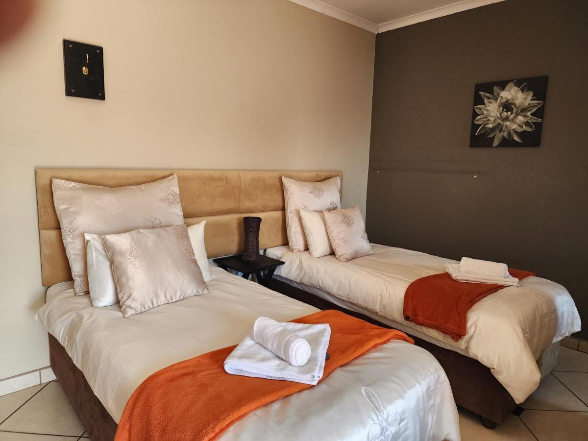 Southy Inn By The Lake Benoni Esterno foto